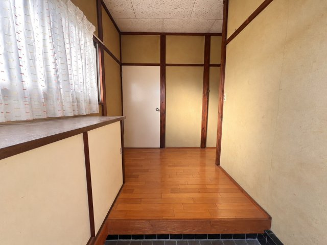 栃木市藤岡町　昭和の趣を残す平屋住宅｜和室3部屋＋洋室の4DKの玄関