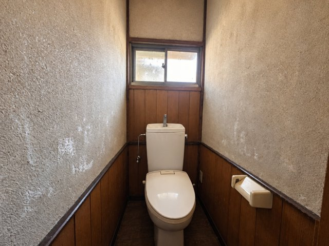 栃木市藤岡町　昭和の趣を残す平屋住宅｜和室3部屋＋洋室の4DKのトイレ