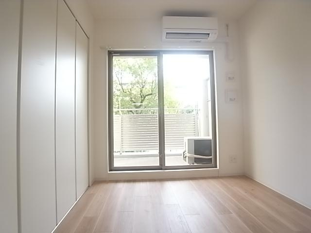 西宮市深津町の賃貸マンションの居間・リビング