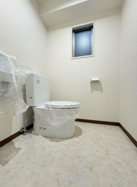 西宮市松下町の賃貸マンションのトイレ