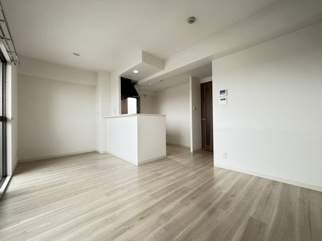 西宮市津門綾羽町の賃貸マンションの居間・リビング