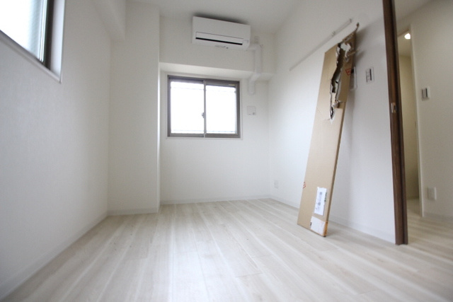 西宮市津門綾羽町の賃貸マンションの居間・リビング