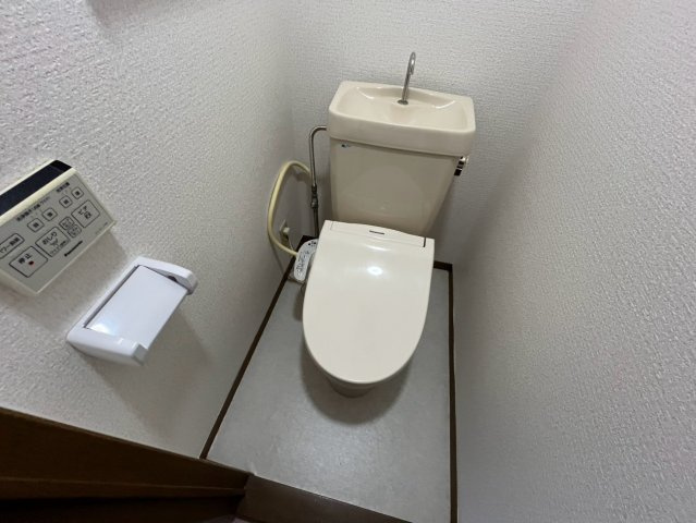 神戸市東灘区御影塚町２丁目のアパートのトイレ