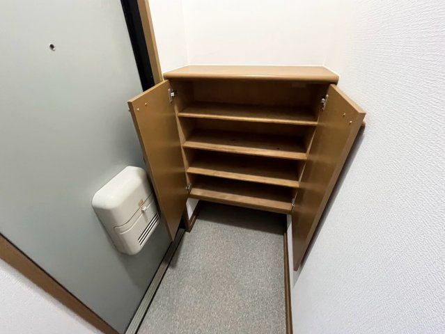 神戸市東灘区御影塚町２丁目のアパートの玄関