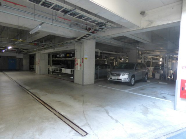 神戸市東灘区住吉東町２丁目の賃貸マンションの駐車場