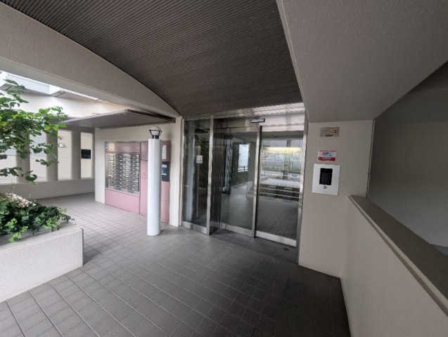 神戸市東灘区住吉東町２丁目の賃貸マンションのエントランス