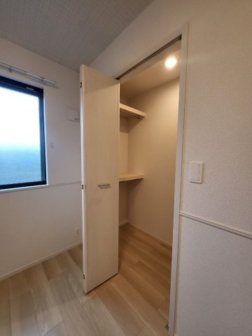 【収納】 | 八街市アパート　Ａ | 類似の物件の写真となります。