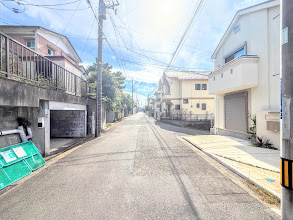 港南区下永谷3丁目　条件付き売地の前面道路含む現地写真|◆前面道路も幅員があり車の運転も安心！前面道路は閑静な住宅地。車通りの少ない道路です。お子様にも安心です。