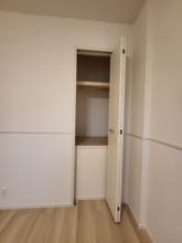 【収納】 | 八街市アパート　Ａ | 類似物件の写真となります。