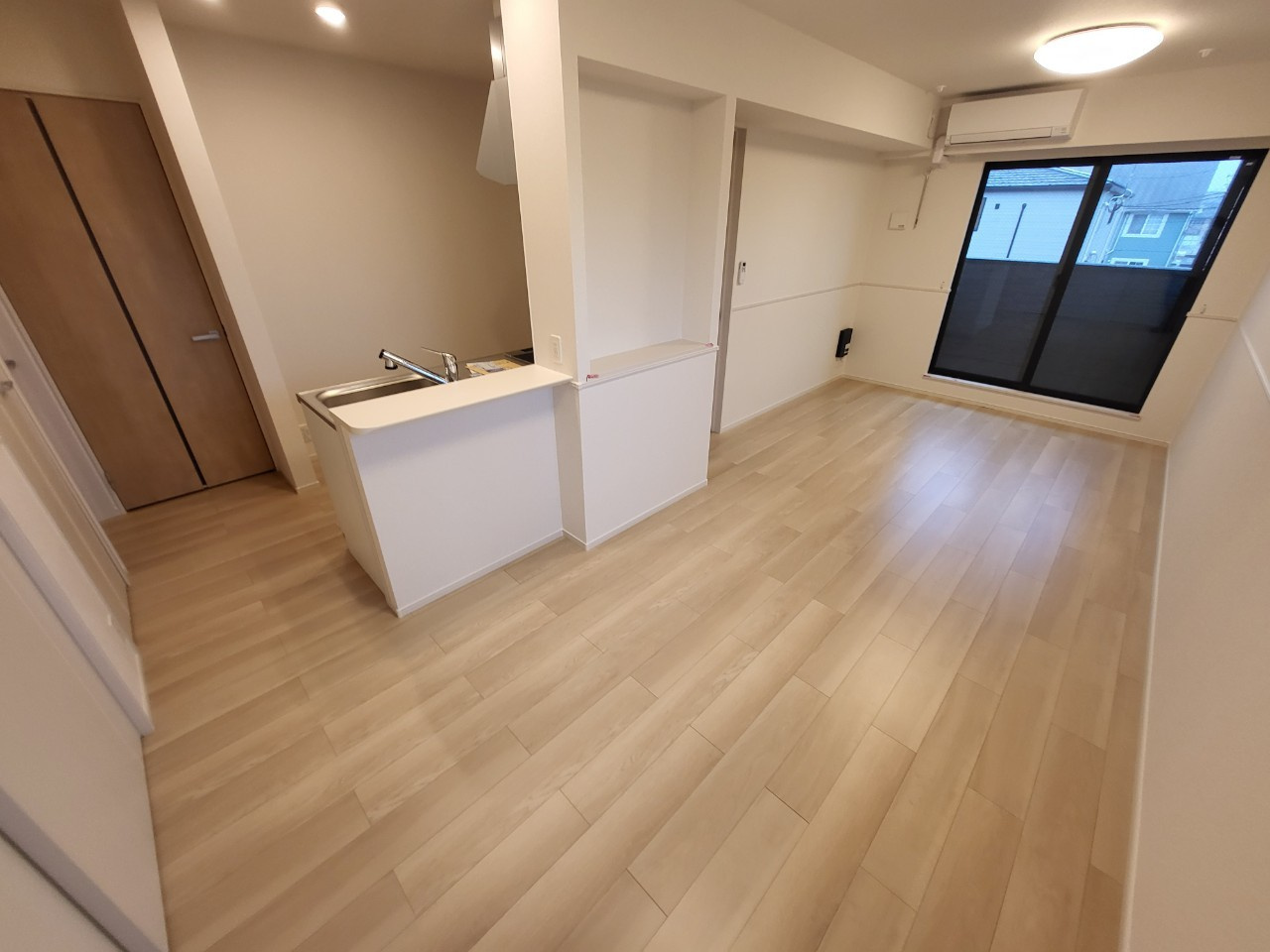 【居間・リビング】 | 八街市アパート　Ａ | 類似物件の写真となります。