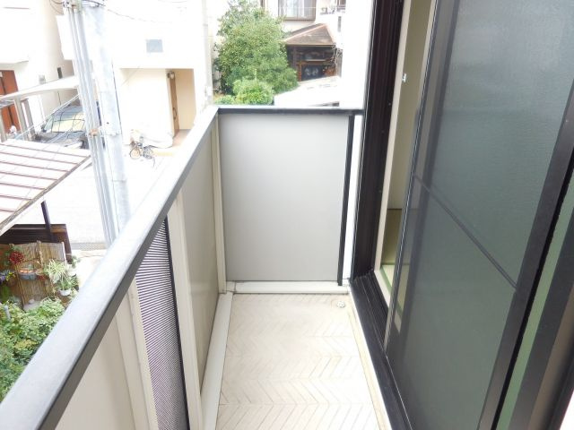 高槻市出丸町のアパートのバルコニー
