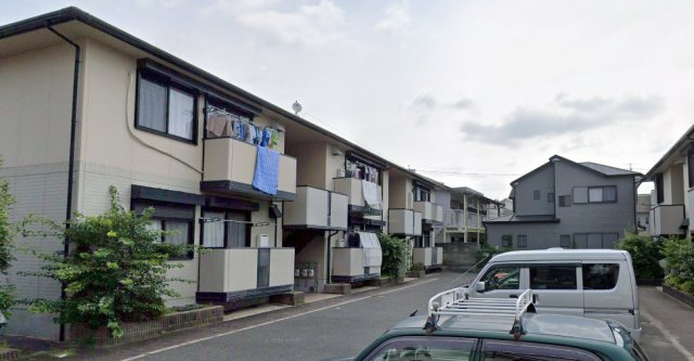 高槻市出丸町のアパートのエントランス