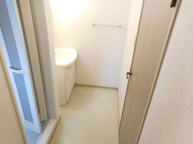 高槻市出丸町のアパートの洗面所