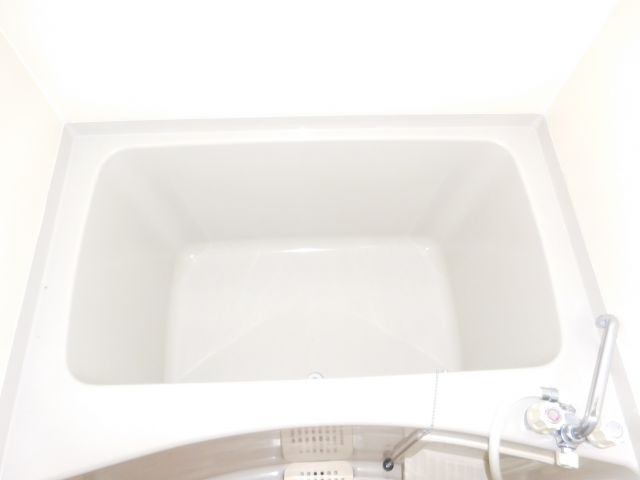 高槻市出丸町のアパートの浴室