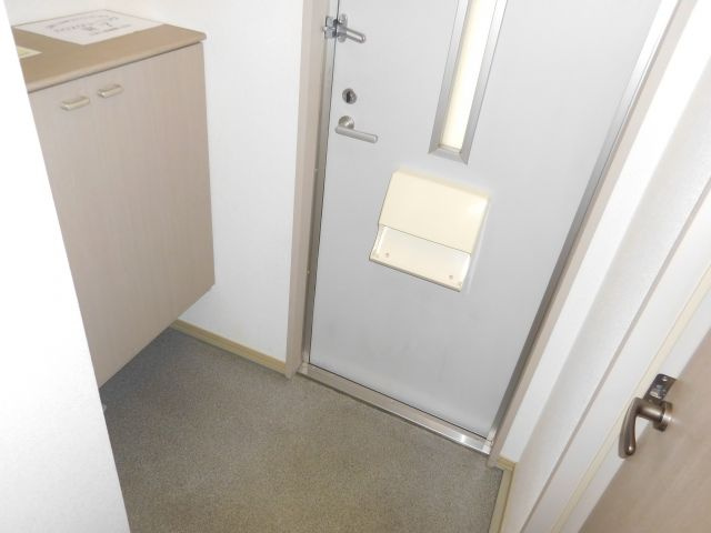 高槻市出丸町のアパートの玄関