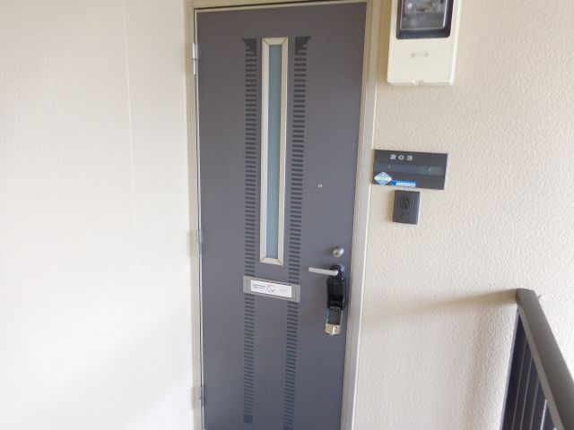 高槻市出丸町のアパートの玄関