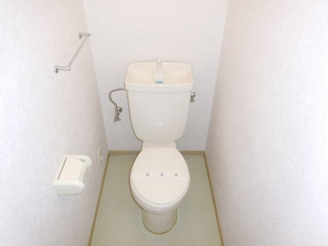 高槻市出丸町のアパートのトイレ