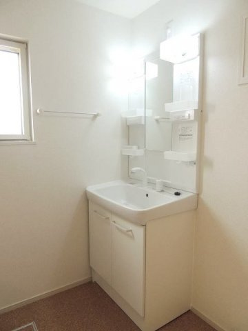 ユウアイグランデ　みどりの南Ａの洗面所|忙しい朝には欠かせない洗面所です