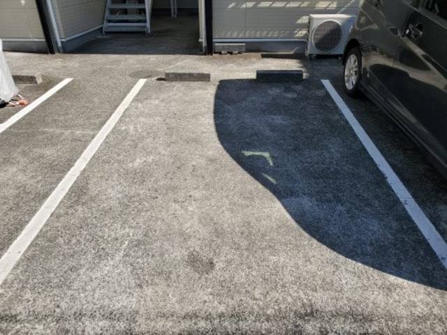 コーポ・グランデュールの駐車場