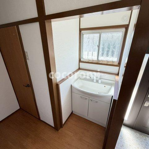 香里園山之手町貸家の洗面所