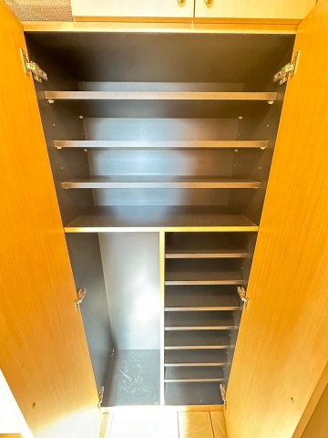 神戸市東灘区甲南町４丁目の賃貸マンションの収納
