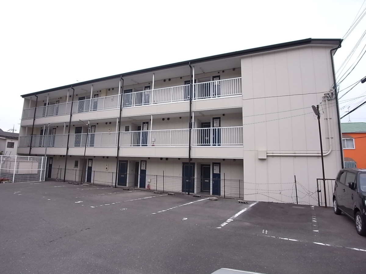 八幡ハイツの駐車場