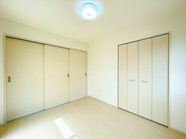 中古戸建て・仲介手数料半額）津島市江川町２丁目８８－７の洋室|「１階南側洋室」別角度から