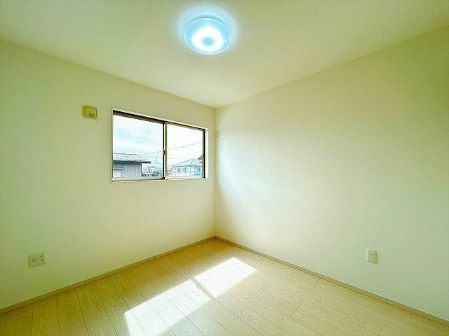 中古戸建て・仲介手数料半額）津島市江川町２丁目８８－７の洋室|「２階南西側洋室」約５帖