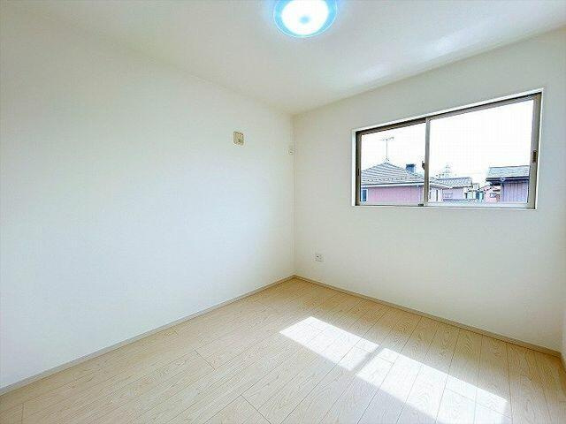 中古戸建て・仲介手数料半額）津島市江川町２丁目８８－７の洋室|「２階南東側洋室」約５帖