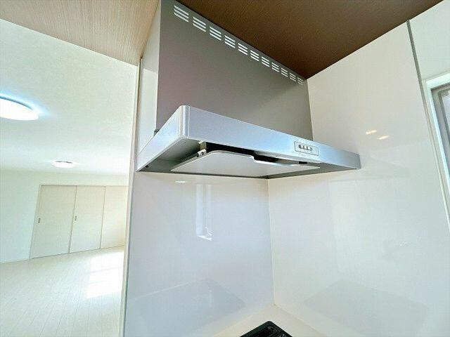 中古戸建て・仲介手数料半額）津島市江川町２丁目８８－７のキッチン|「キッチン」レンジフード