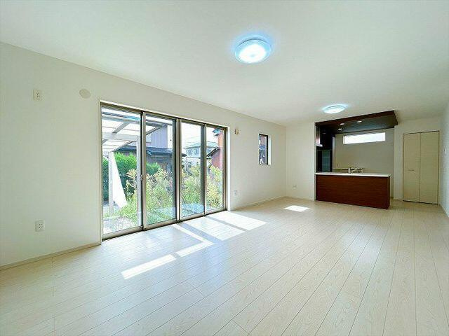中古戸建て・仲介手数料半額）津島市江川町２丁目８８－７の居間・リビング|「リビング」約１６．７帖