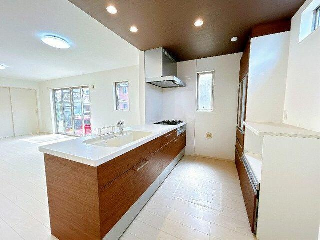 中古戸建て・仲介手数料半額）津島市江川町２丁目８８－７のキッチン|「キッチン」カップボード