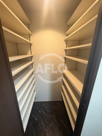 エルセレーノ上本町レジデンスの収納|エルセレーノ上本町レジデンス　シューズインクローク
