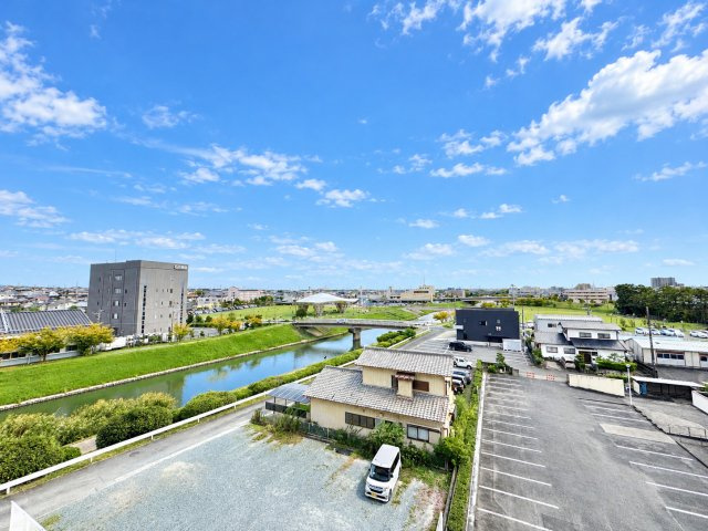 サンクレイドル磐田の展望|開放感のあるバルコニー！晴れた日には思わず深呼吸したくなるような気持ちの良い青空が広がります！　