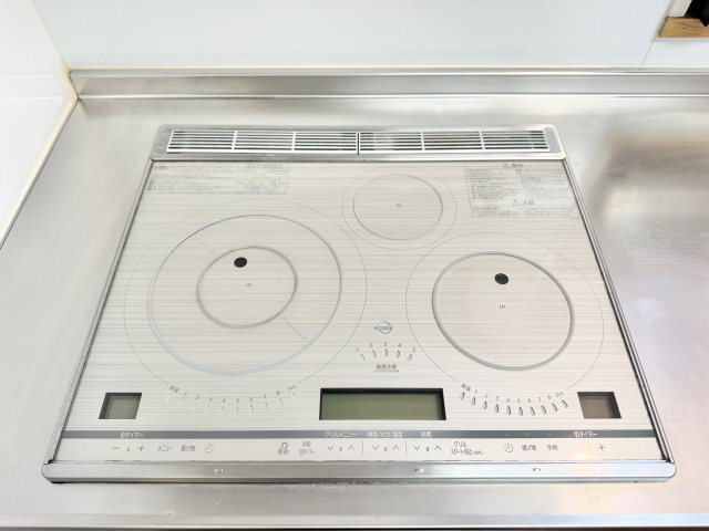 サンクレイドル磐田の発電・温水設備|使いやすい3つ口コンロ！IHクッキングヒーターはお手入れも楽々！　