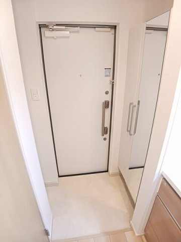 グリーンハイツ向日の玄関