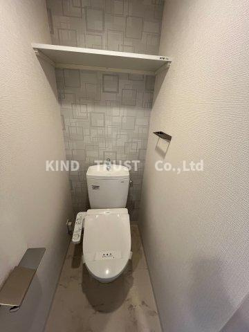 エスリードレジデンスグラン大阪福島ノースのトイレ|落ち着いた色調のトイレです