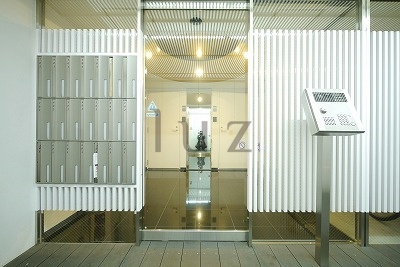 ネクサス戸部本町のエントランス
