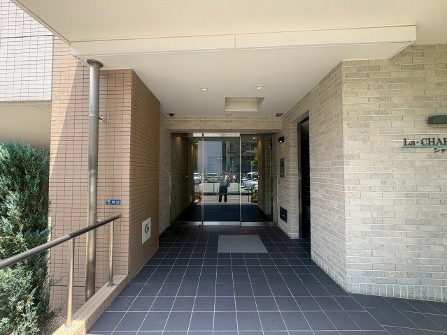 ラ・シャルム江坂公園のエントランス