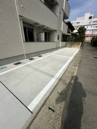 Aimer 花畑南の駐車場|駐車場があるので、車を買う予定の方も安心です