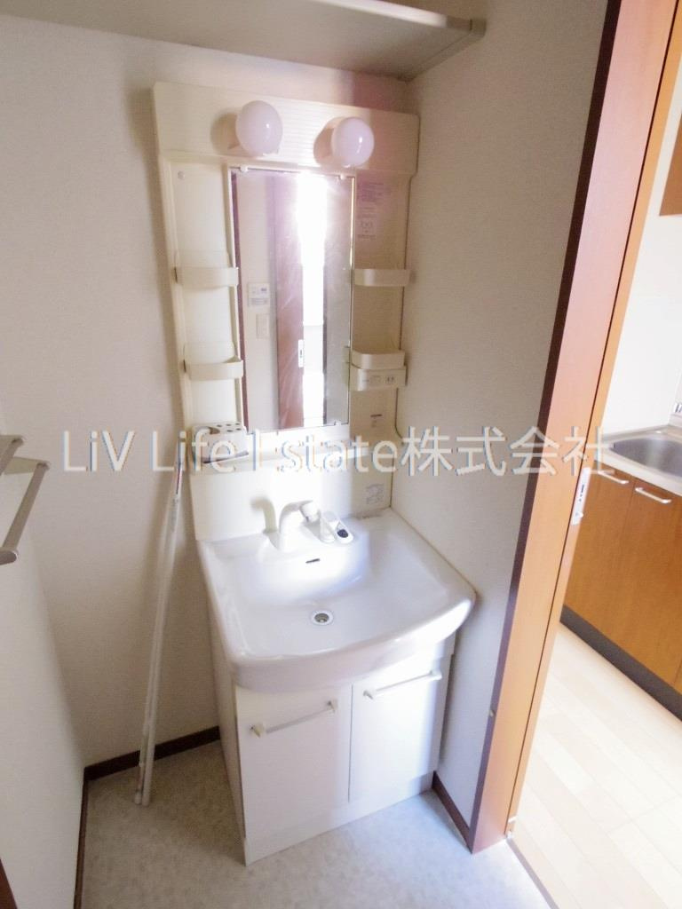 西東京市向台町１丁目のアパートの洗面所