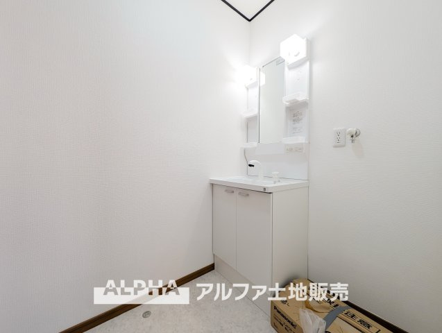 西多摩郡瑞穂町大字駒形富士山の中古一戸建の独立洗面台|【Fresh Morning】◆洗面化粧台新規交換済◆毎朝の洗顔や身支度を気持ちよく行える洗面スペース。リフォームによって設備を新しく整え、清潔感のある空間に仕上がっています。