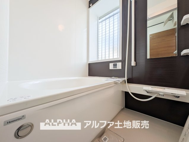 西多摩郡瑞穂町大字駒形富士山の中古一戸建の浴室|【Relaxing Bath】◆ユニットバス新規交換済◆一日の疲れを癒やすバスルーム。リフォームによって浴室設備を新しく整え、毎日の入浴時間を気持ちよく過ごせます。
