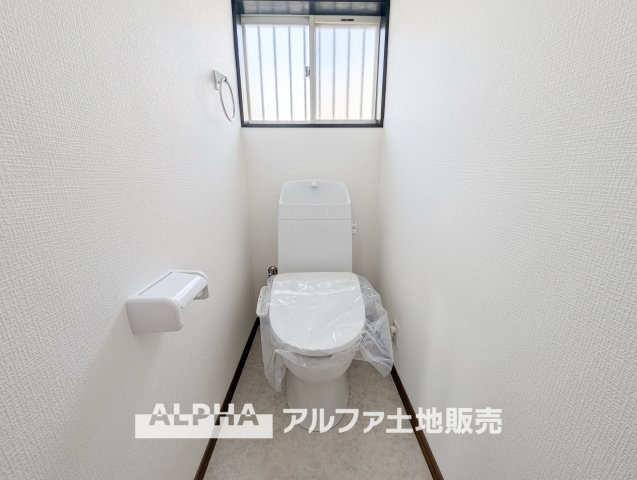 西多摩郡瑞穂町大字駒形富士山の中古一戸建のトイレ|【Clean Restroom】◆1階・2階トイレ新規交換済◆各階にトイレを備えた便利な間取り。シャワー付きトイレに交換され、朝の忙しい時間帯にも使いやすい住まいです。