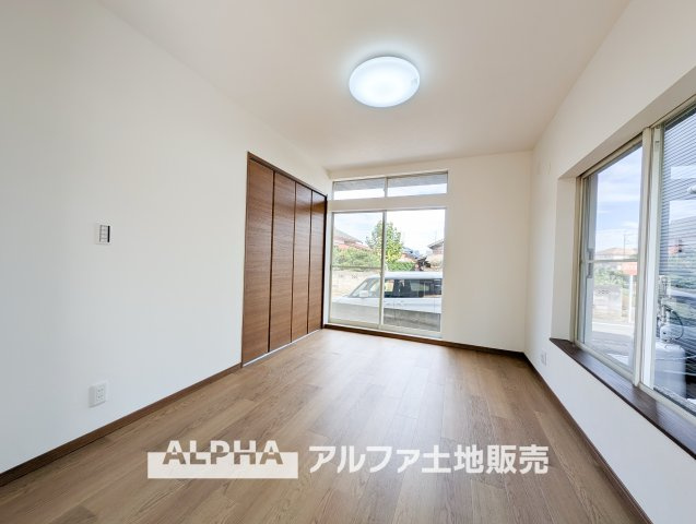 西多摩郡瑞穂町大字駒形富士山の中古一戸建の居間・リビング|【Cozy Living】◆心地よい団らんの空間◆リフォーム済のLDKは、クロスや床材を新しく整えた清潔感のある仕上がり。家具の配置を考える時間も楽しみになります。