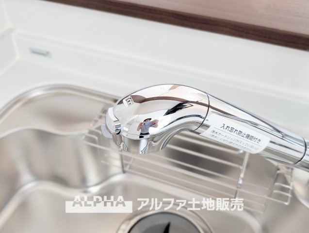 西多摩郡瑞穂町大字駒形富士山の中古一戸建のキッチン|【Fresh Water】◆浄水器でおいしい水を◆飲み水や料理に使う水を手軽に浄水できる便利な設備。毎日の食事づくりから飲み物の準備まで幅広く活躍します。