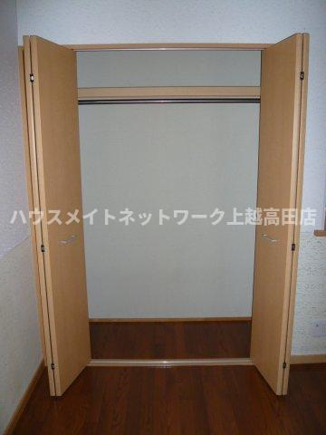オレンジヒルズＪ２の収納|クローゼット（参考同型107号室室内写真）
