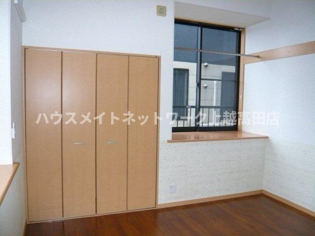 オレンジヒルズＪ２の内装|洋室10.0帖（参考同型107号室室内写真）