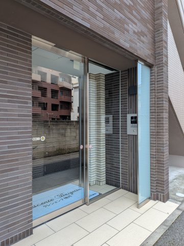 【エントランス】 | クレシェンテ梅月 | オートロック付きエントランスです