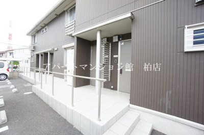 【エントランス】 | ラフィーユ | ※別号室参考写真です ※現況優先